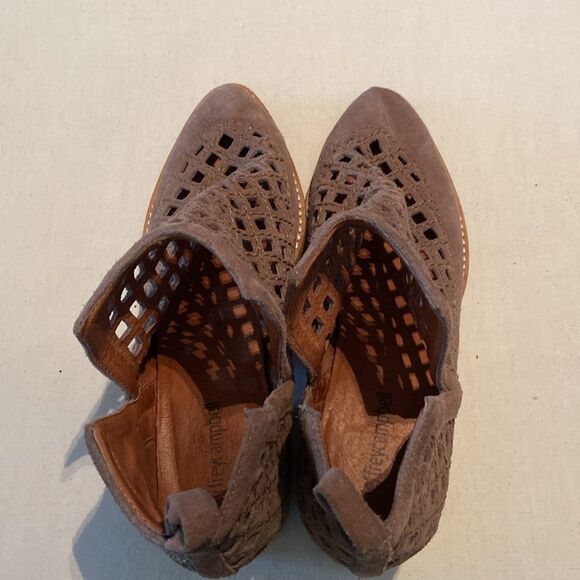 JEFFREY CAMPBELL Taggart Cutout Suede Leather Bootie Women's size 8.5 - Picture 11 of 11